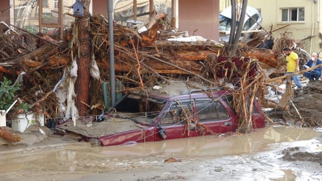 Yaşadıkları korku dolu anları anlattılar: Sabah kadar kurtarın bizi diye bağırdık 14