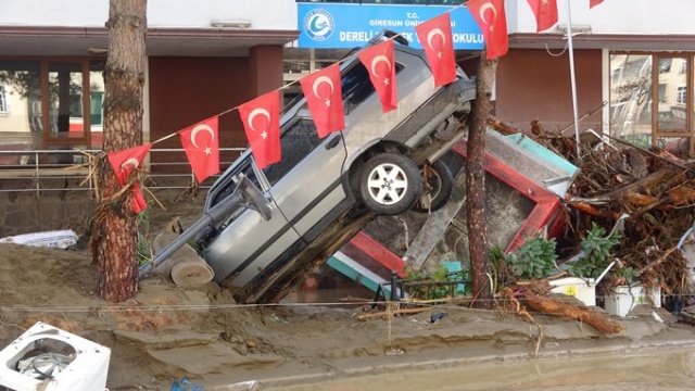 Yaşadıkları korku dolu anları anlattılar: Sabah kadar kurtarın bizi diye bağırdık 7