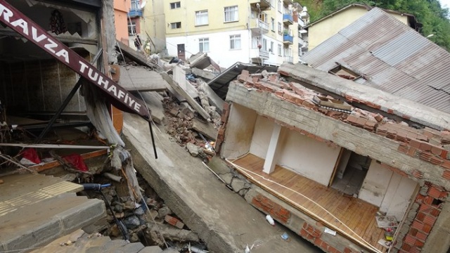 Yaşadıkları korku dolu anları anlattılar: Sabah kadar kurtarın bizi diye bağırdık 11