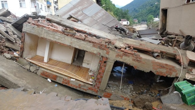 Yaşadıkları korku dolu anları anlattılar: Sabah kadar kurtarın bizi diye bağırdık 15