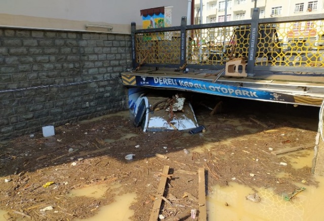 Yaşadıkları korku dolu anları anlattılar: Sabah kadar kurtarın bizi diye bağırdık 16