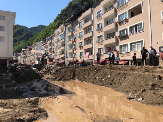 Dereli'de selin enkazı kaldırılıyor 1