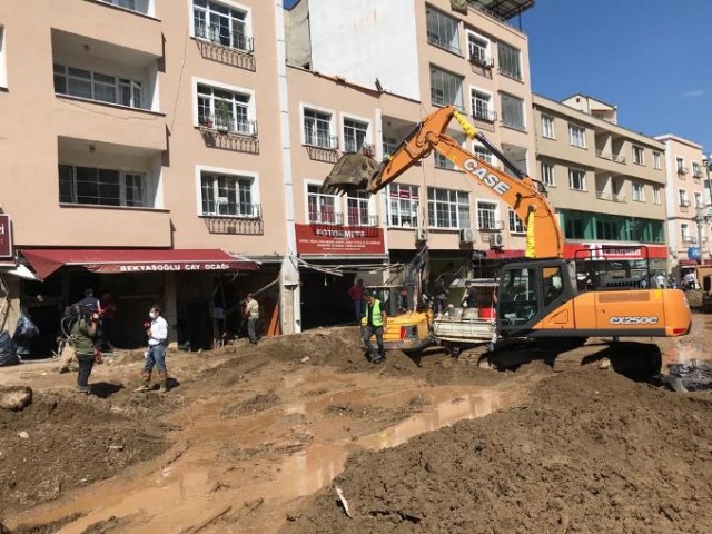 Dereli'de selin enkazı kaldırılıyor 5