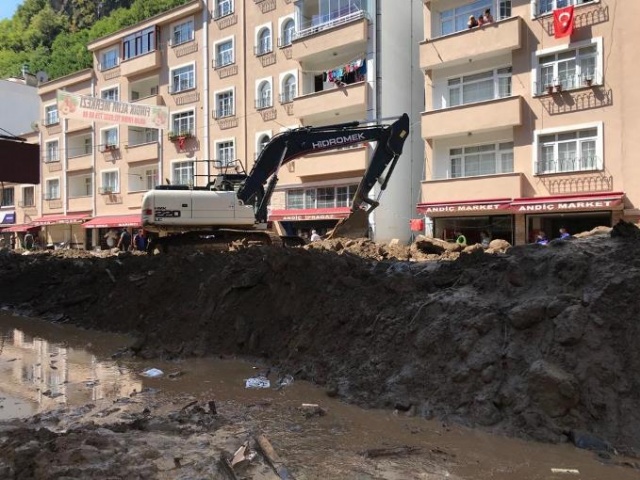 Dereli'de selin enkazı kaldırılıyor 6