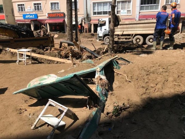 Dereli'de selin enkazı kaldırılıyor 7