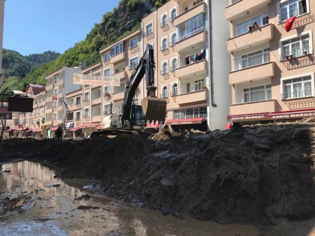 Dereli'de selin enkazı kaldırılıyor 4