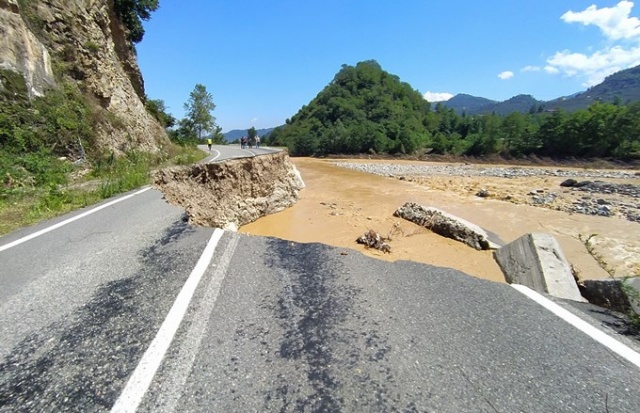 Yağlıdere'de köylere ulaşılmaya çalışılıyor 6