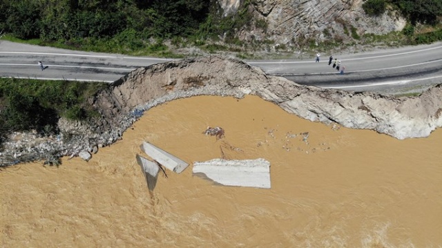 Yağlıdere'de köylere ulaşılmaya çalışılıyor 14