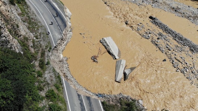 Yağlıdere'de köylere ulaşılmaya çalışılıyor 8