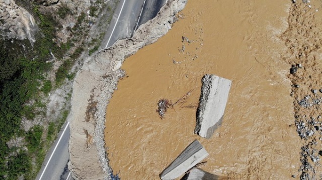 Yağlıdere'de köylere ulaşılmaya çalışılıyor 11