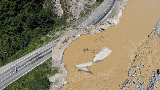 Yağlıdere'de köylere ulaşılmaya çalışılıyor 4