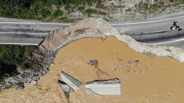 Yağlıdere'de köylere ulaşılmaya çalışılıyor 5