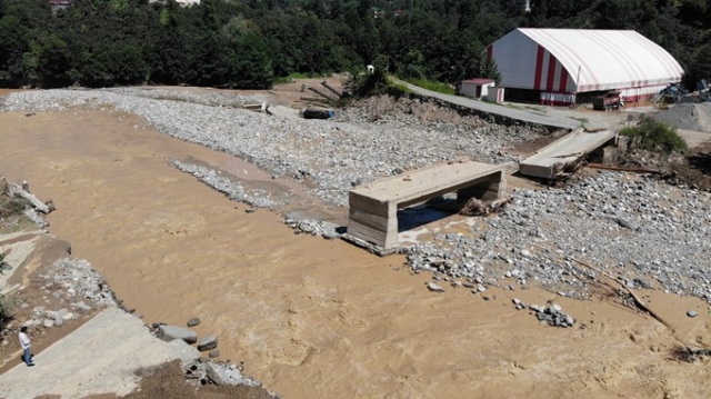 Yağlıdere'de köylere ulaşılmaya çalışılıyor 12