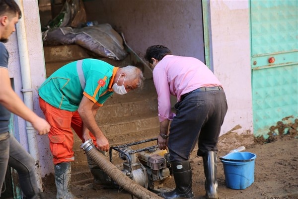 Giresun'daki sel felaketinin etkileri görüntülendi 3