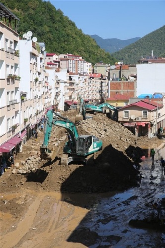 Giresun'daki sel felaketinin etkileri görüntülendi 6