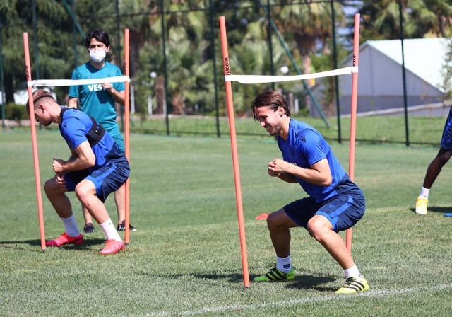 Trabzonspor'da hazırlıklar devam ediyor! Yıldız isim geri döndü 6