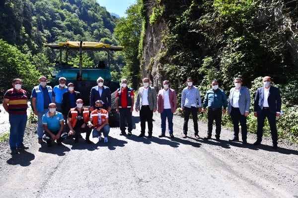 Başkan Zorluoğlu Santa Grup Yolu'nda incelemelerde bulundu 9