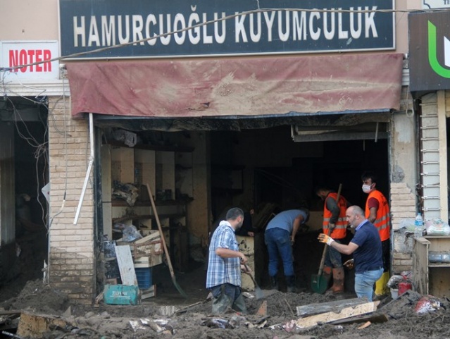 Kimisi altınlarının kimisi de alacaklarının peşinde 8