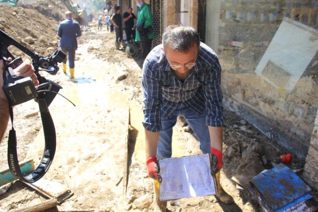 Kimisi altınlarının kimisi de alacaklarının peşinde 7