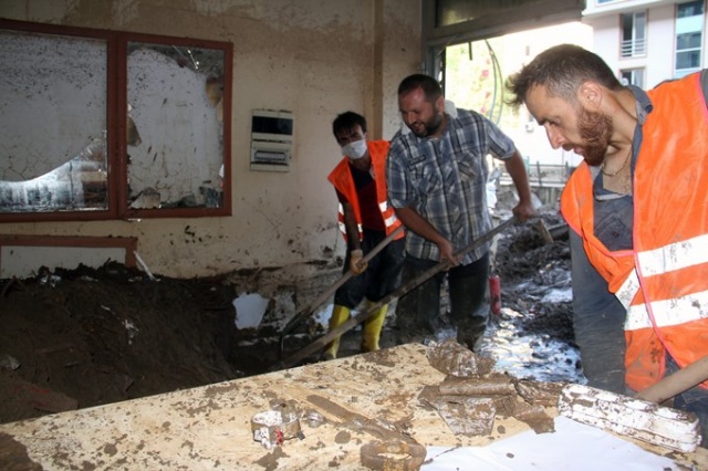 Kimisi altınlarının kimisi de alacaklarının peşinde 6