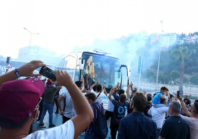 Trabzonspor'a Samsun'da coşkulu karşılama 3