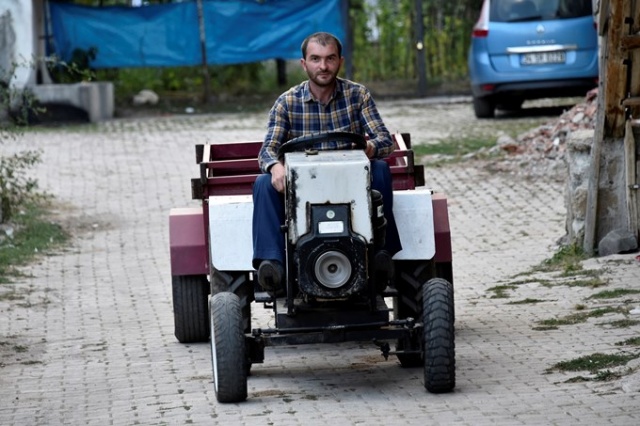 "Babası yorulmasın" diye sosyal medyadaki videoları izleyerek traktör yaptı 4