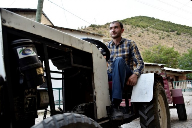 "Babası yorulmasın" diye sosyal medyadaki videoları izleyerek traktör yaptı 5