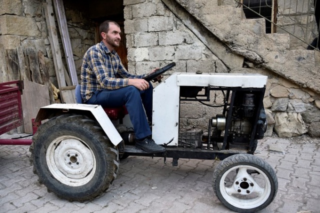 "Babası yorulmasın" diye sosyal medyadaki videoları izleyerek traktör yaptı 7