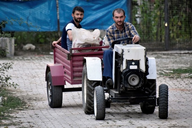 "Babası yorulmasın" diye sosyal medyadaki videoları izleyerek traktör yaptı 9