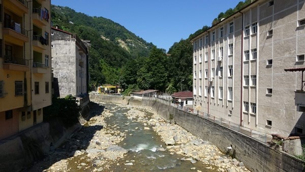 Trabzon'un Köprübaşı ilçesinde dereli korkusu 2