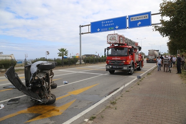 Trabzon plakalı beton mikseri otomobile çarptı: 5 yaralı Foto Galeri. 4