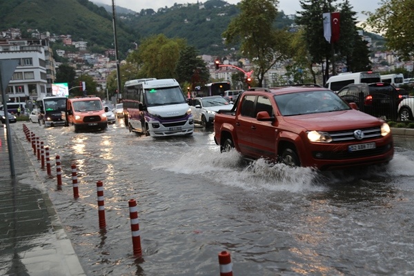 Ordu'yu sağanak vurdu 14