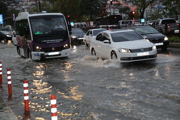Ordu'yu sağanak vurdu 15