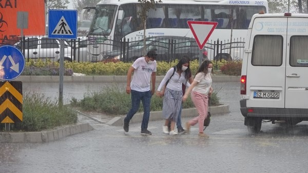 Ordu'yu sağanak vurdu 12