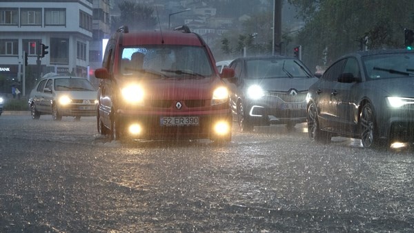 Ordu'yu sağanak vurdu 6