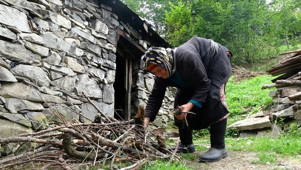 Trabzon'da yaylada tek başına yaşayan ‘Robinson Nine’nin hayatı belgeselde 14