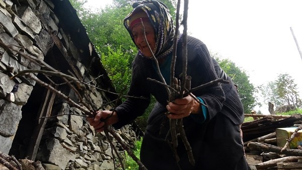 Trabzon'da yaylada tek başına yaşayan ‘Robinson Nine’nin hayatı belgeselde 10
