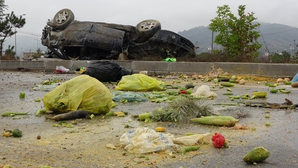 Samsun'da izin dönüşü kaza! 35 metre takla attı 8