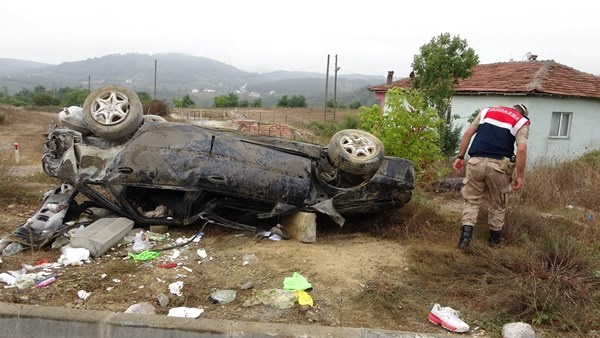 Samsun'da izin dönüşü kaza! 35 metre takla attı 5