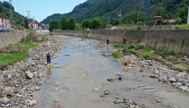 Selde kaybolan 4 kişiyi arama çalışmaları devam ediyor 8