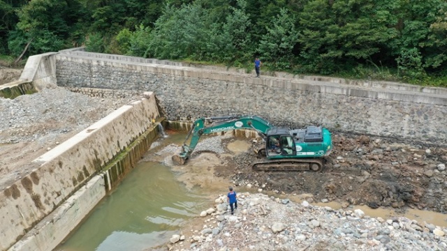 Selde kaybolan 4 kişiyi arama çalışmaları devam ediyor 3