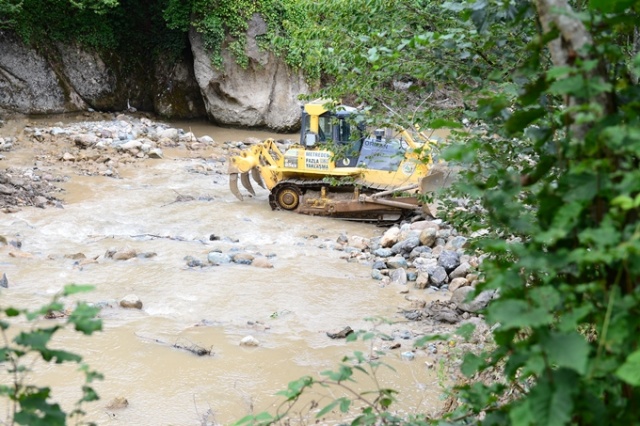 Selde kaybolan 4 kişiyi arama çalışmaları devam ediyor 11