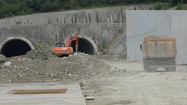 Doğu Karadeniz'de en pahalı çevre yolunda 2. etap çalışmaları başladı 10