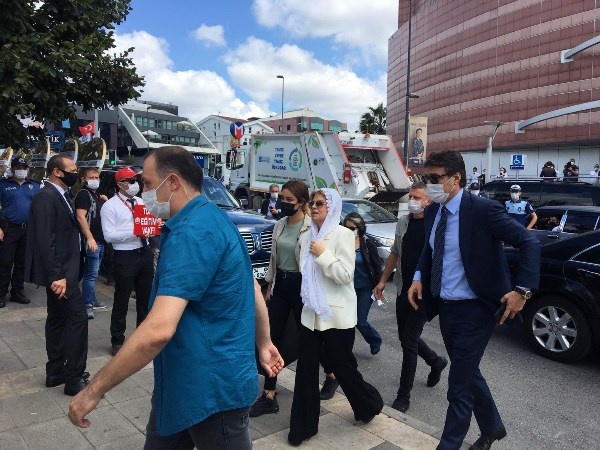 İş kadını Suna Kıraç son yolculuğuna uğurlandı 6