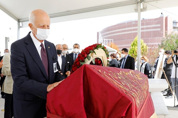 İş kadını Suna Kıraç son yolculuğuna uğurlandı 3