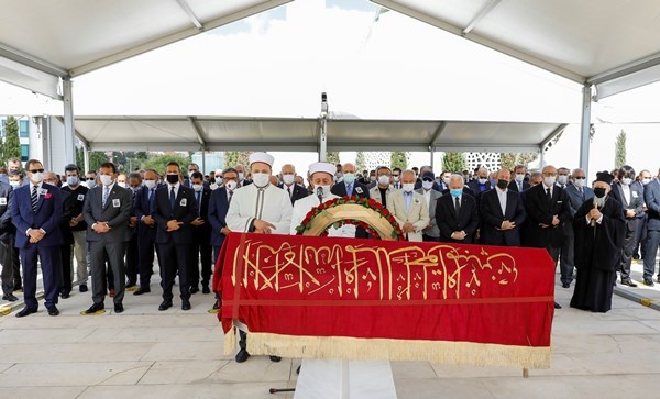 İş kadını Suna Kıraç son yolculuğuna uğurlandı 7