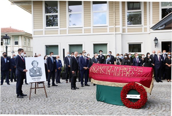 İş kadını Suna Kıraç son yolculuğuna uğurlandı 5