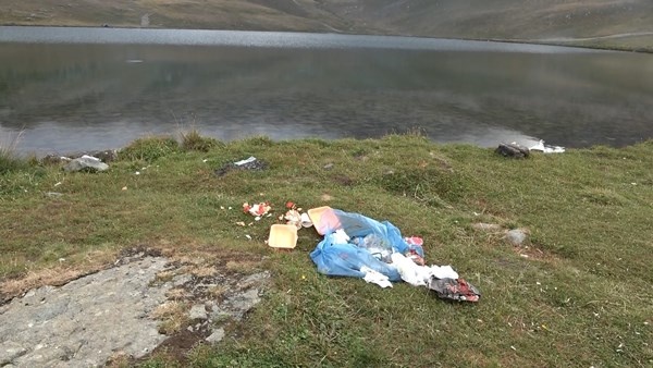 Trabzon'da 2 bin 740 rakımda bulunan Aygır Gölü’nü de kirletmeyi başardık! 11