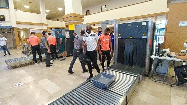 Trabzonspor, Denizlispor Maçı İçin Eksik Kadroyla Denizli’ye Gitti 9