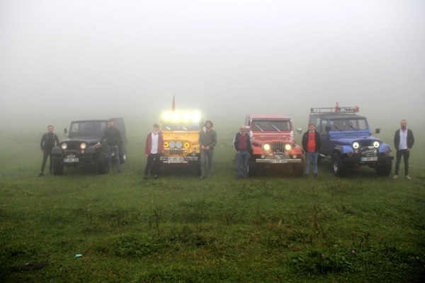 70 yıllık cipler, Karadeniz'in zorlu yollarını aşıyor 7